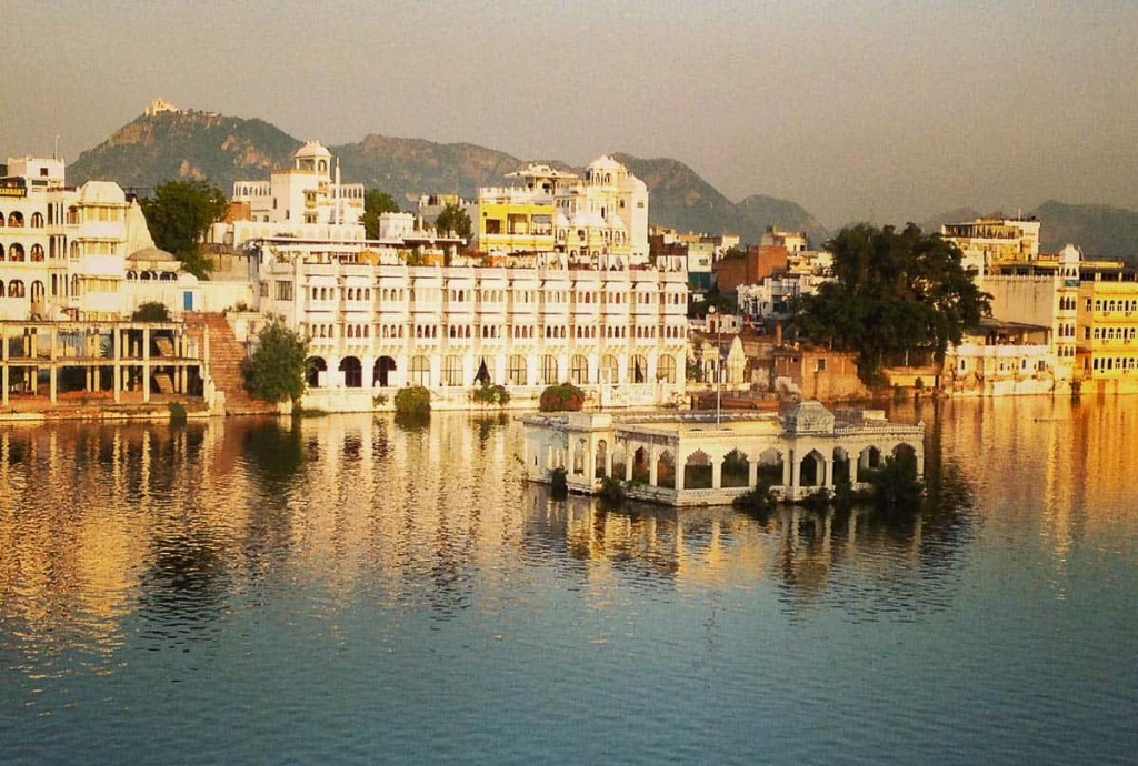 Udaipur & Mount Abu - golden sunset on Lake Pichola with white heritage palaces and Aravalli hills